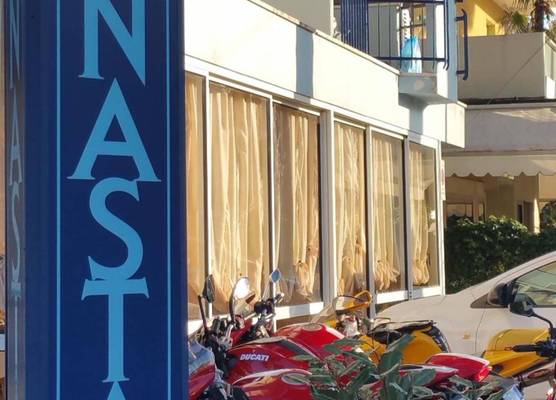 Hotel Canasta 1