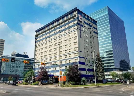 Coast Calgary Downtown Hotel & Suites by APA 1