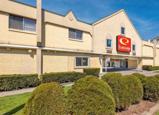 Econo Lodge Cortland Downtown 1