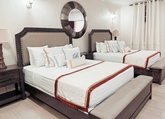 Beachcombers Hotel 1