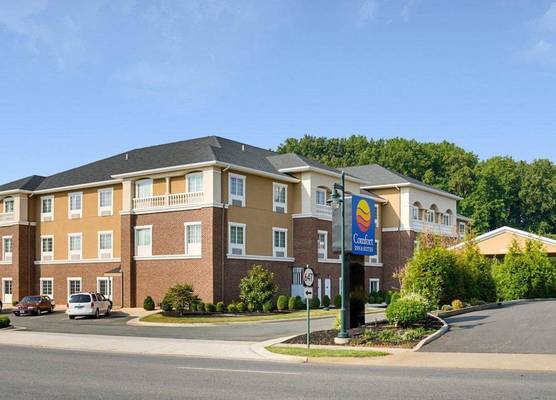Comfort Inn & Suites Orange - Montpelier 1