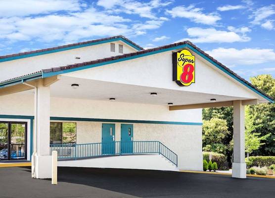 Super 8 by Wyndham Bremerton 1