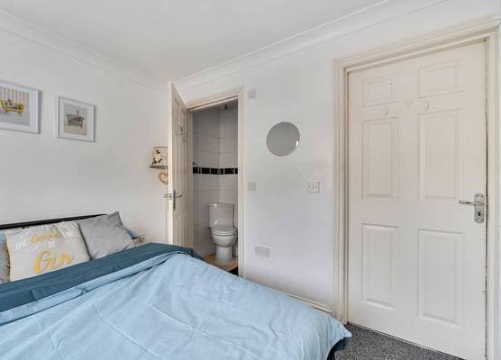 3 Bed - Sleeps 6 - Parking - Central Canterbury 1
