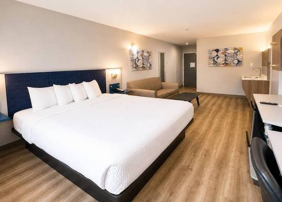 Microtel Inn & Suites by Wyndham Macon 1