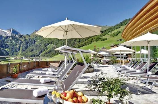 Hotel Berghof Crystal Spa & Sports 1