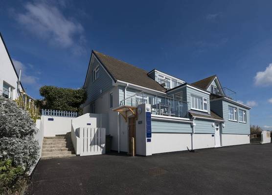 Mawgan Porth Apartments 1