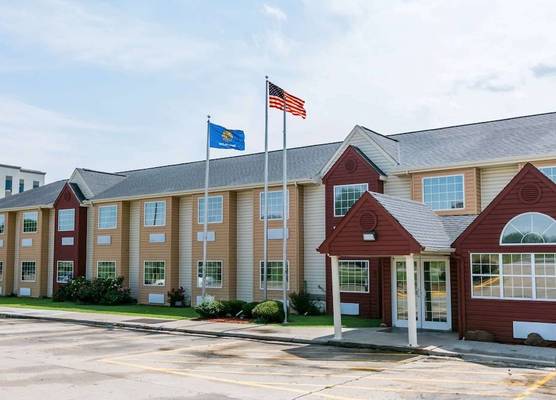 Days Inn & Suites by Wyndham Pryor 1