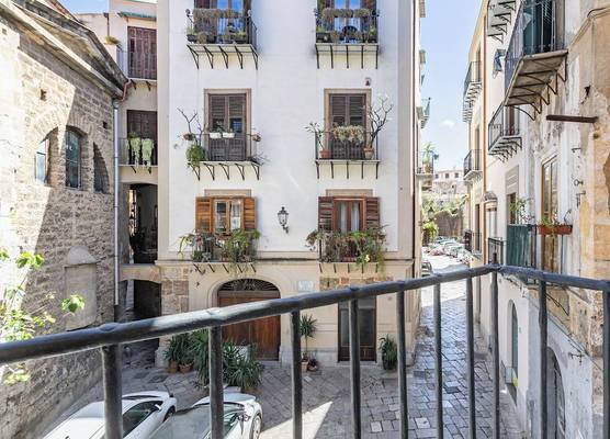 Guesthost - Piazza Pretoria Roomy Flat With Balconies X8 1