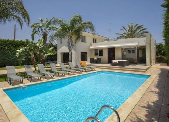 Soothing Sunset Villa, 200m to the Beach 1