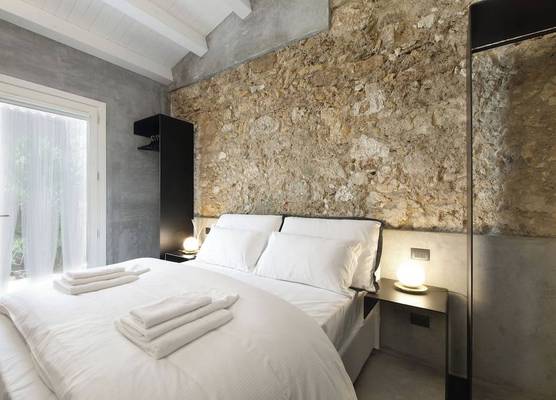 ISONZO SUITES 1