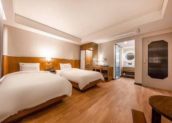 Hotel the Hill 1