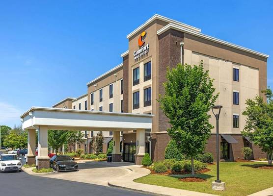 Comfort Inn & Suites At CrossPlex Village 1