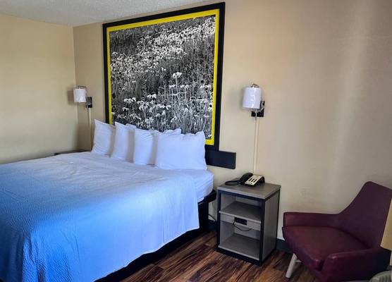 Super 8 by Wyndham Lumberton NC 1