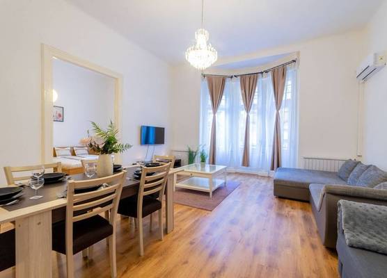 Real Apartments Lovag 1