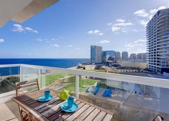 Modern Seaview Apartment, Top Location 1