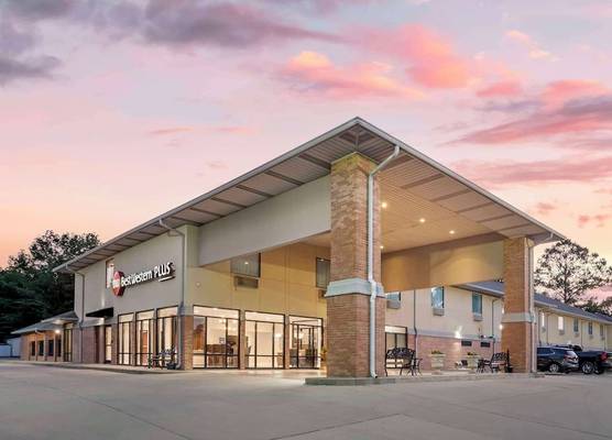 Best Western Plus Two Rivers Hotel & Suites 1