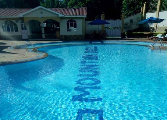 Mountain Breeze Hotel 1