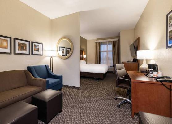 Comfort Suites Troy-I75 1