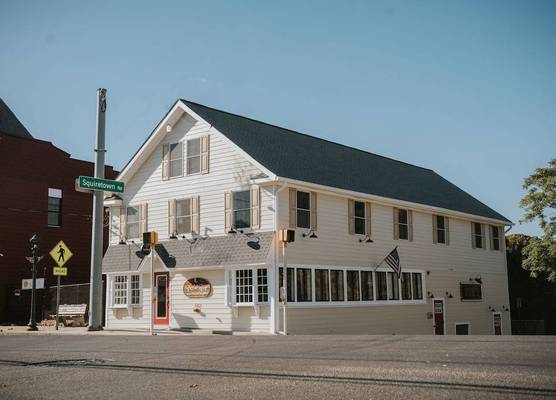 Hampton Bays Hotel On Main 1