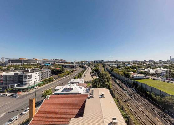 Oaks Brisbane Woolloongabba Suites 1