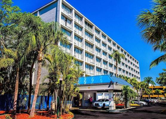North Miami Beach Gardens Inn & Suites 1