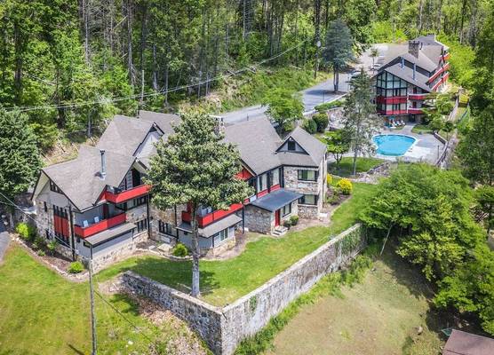 Fabulous Chalet Inn 1