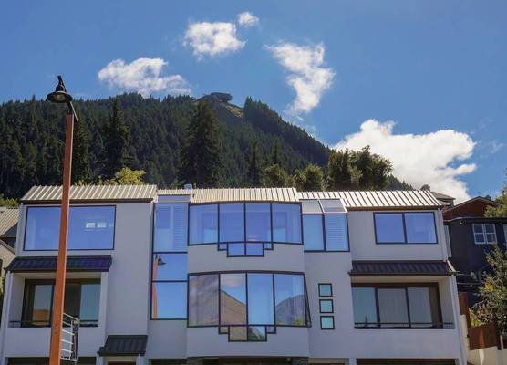 Queenstown House Lakeside 1