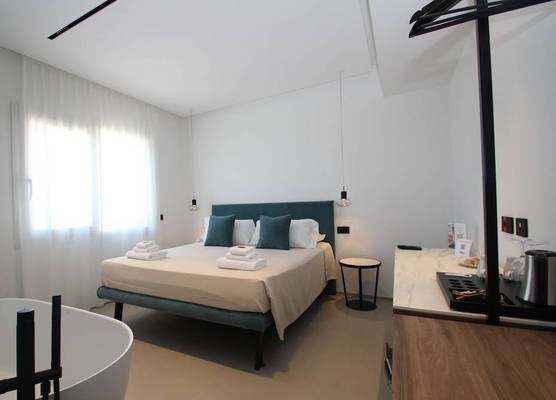 B&B Le Suites di Costanza 1