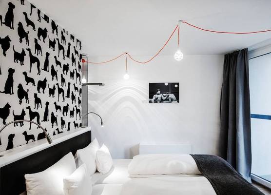V-Hotel 1
