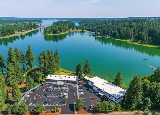Oyster Bay Inn & Suites 1