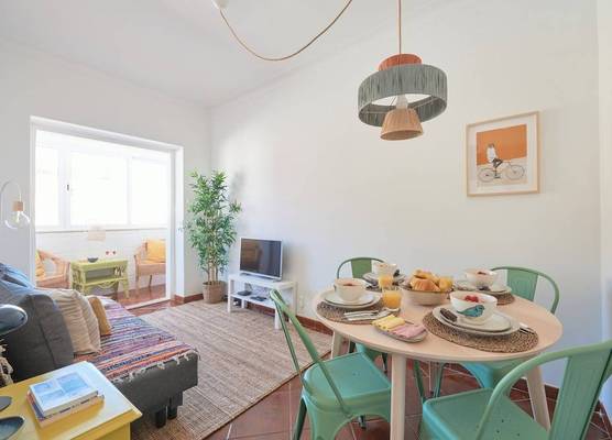 Central & Sunny 2BR Apt Near Beach, By TimeCooler 1
