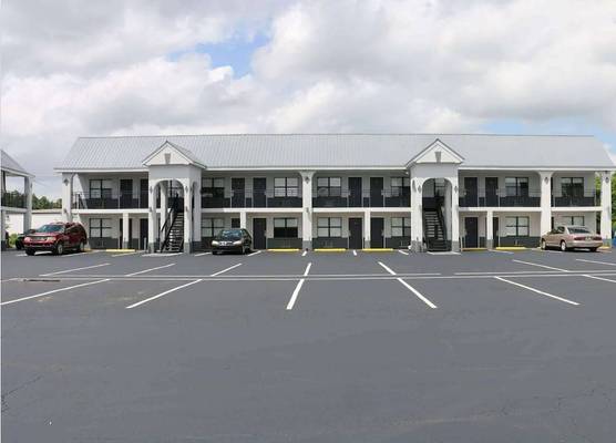 Travelodge by Wyndham Calhoun South I-75 1