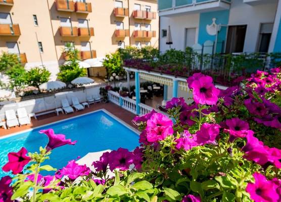 Hotel Villa dei Fiori - sul mare con piscina 1