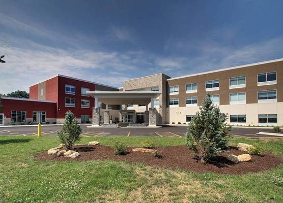 Holiday Inn Express & Suites GALESBURG by IHG 1