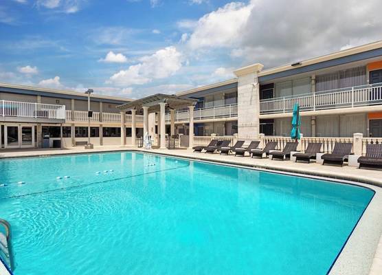 Quality Inn and Conference Center Tampa-Brandon 1