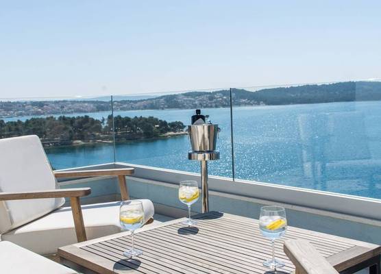 Seafront Luxury Apartments Fun 1