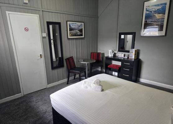 Peek-a-Booze - Budget Hotel - Adults Only 1