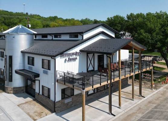 Hamburg Inn & Suites 1