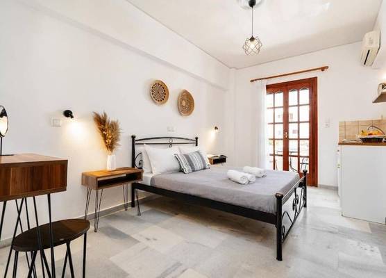 Flerianos Studios Naxos 1