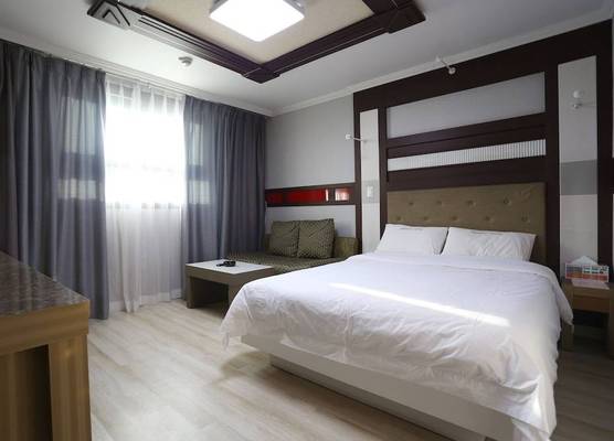 Paradaise Motel 1