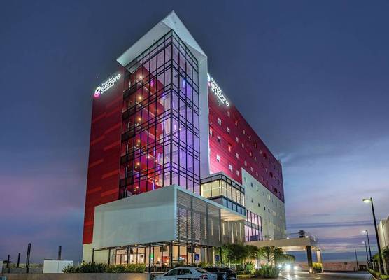 Ramada Encore by Wyndham Queretaro 1