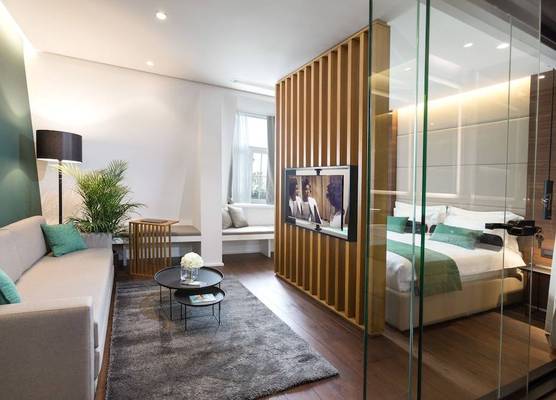 Dominic Smart & Luxury Suites Parliament 1
