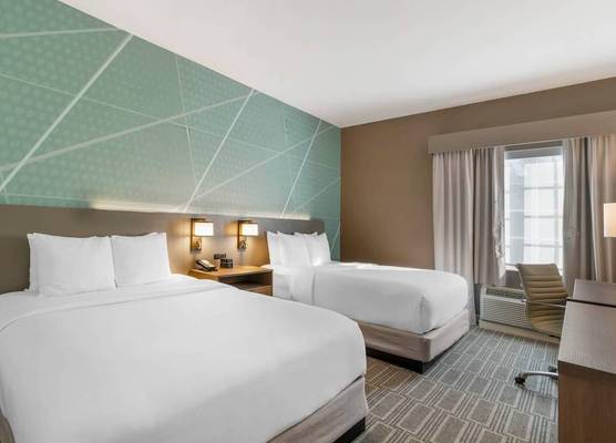 Comfort Inn & Suites 1