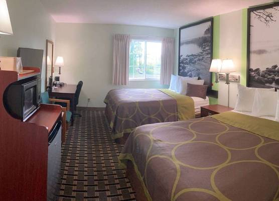 Super 8 by Wyndham Chisago City 1