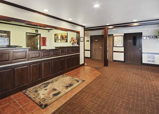 Yellowstone West Gate Hotel 1