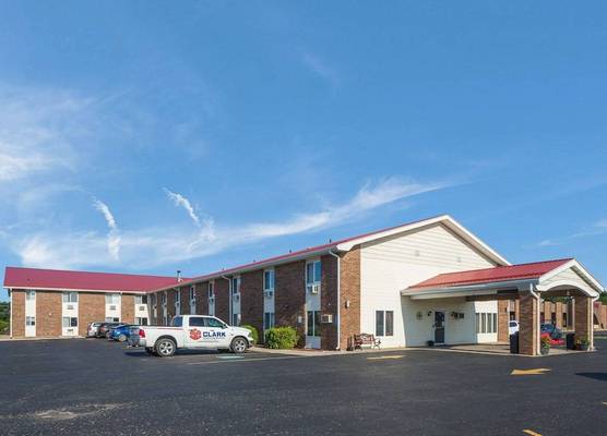 Econo Lodge Inn & Suites Escanaba North 1