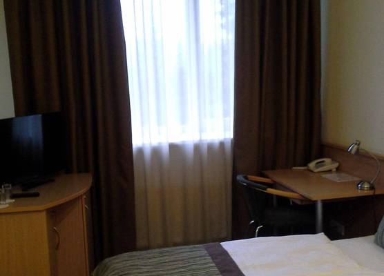 Sky High Hotel Airport 200 meters from the terminal 1