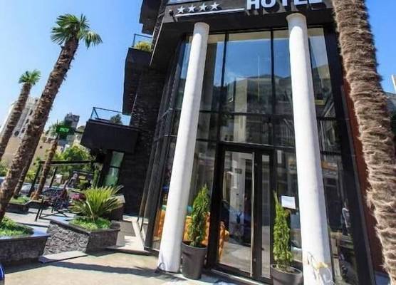 Hotel Del Medio 1