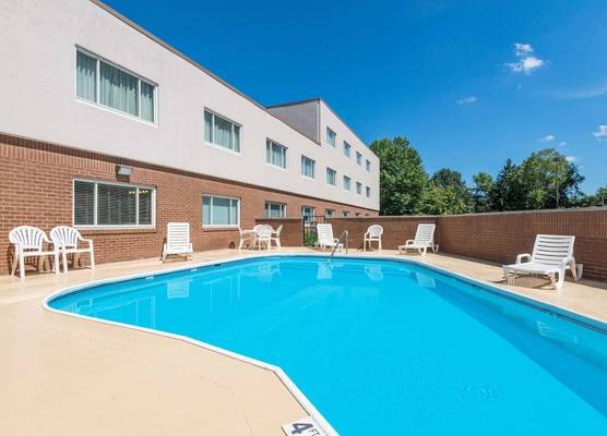 Ramada by Wyndham Paintsville Hotel & Conference Center 1