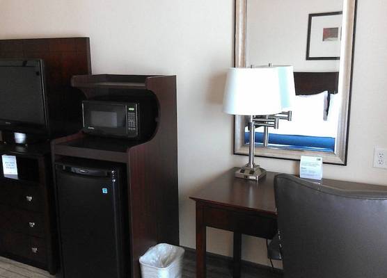 Holiday Inn Express & Suites MARSHALL by IHG 1